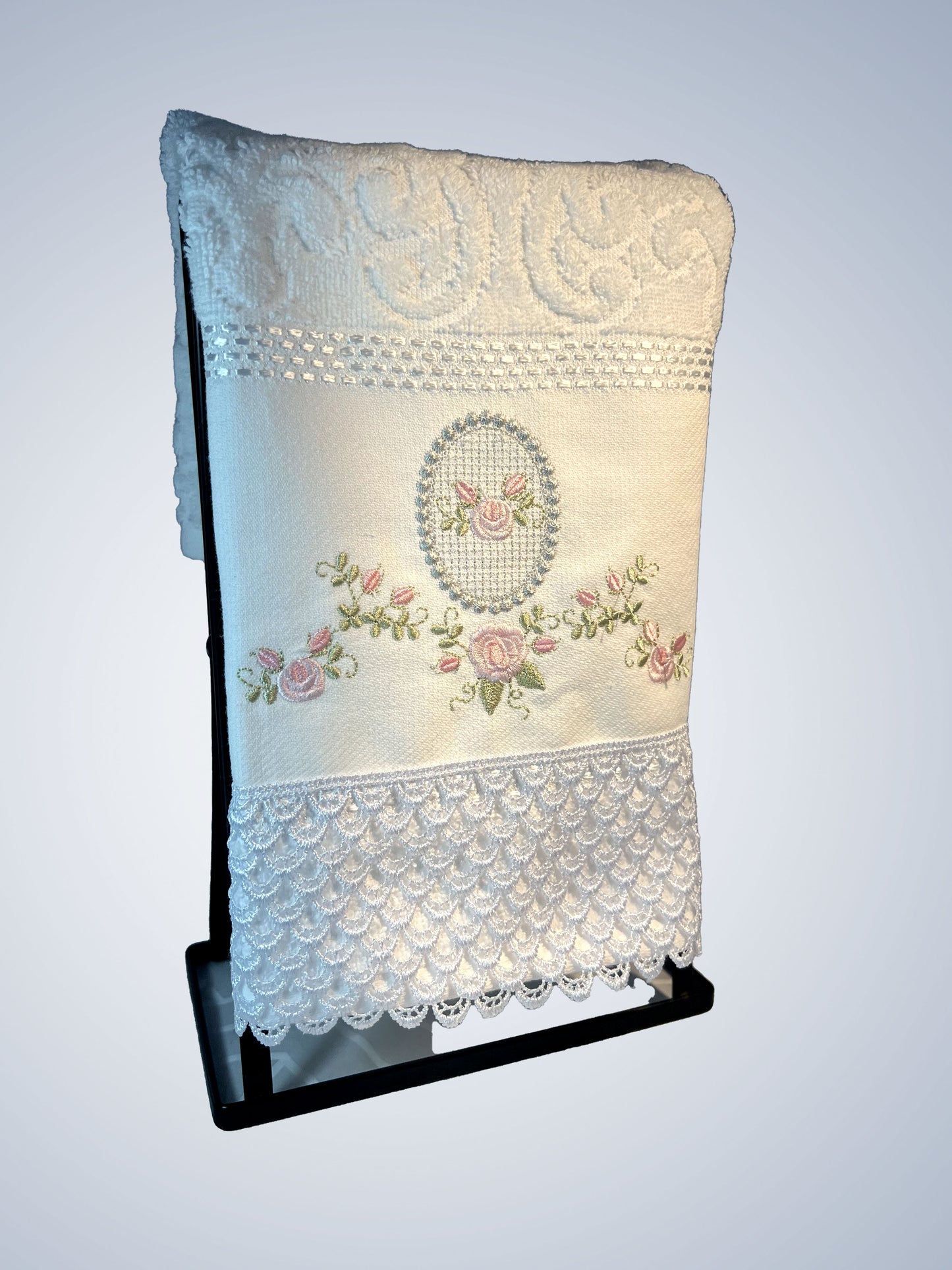 Bath Towel, 100% cotton, Coat of Arms with Roses