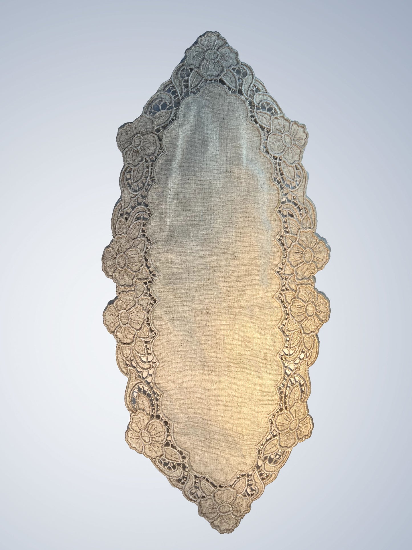 Linen tray towel, with Richelieu