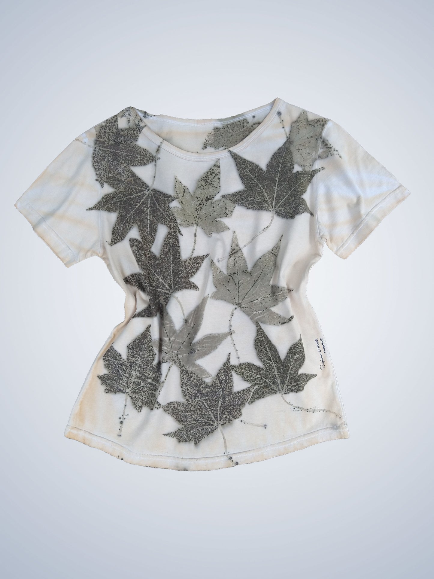 Camiseta em ecoprint "Rua de Outono" - modelo baby look