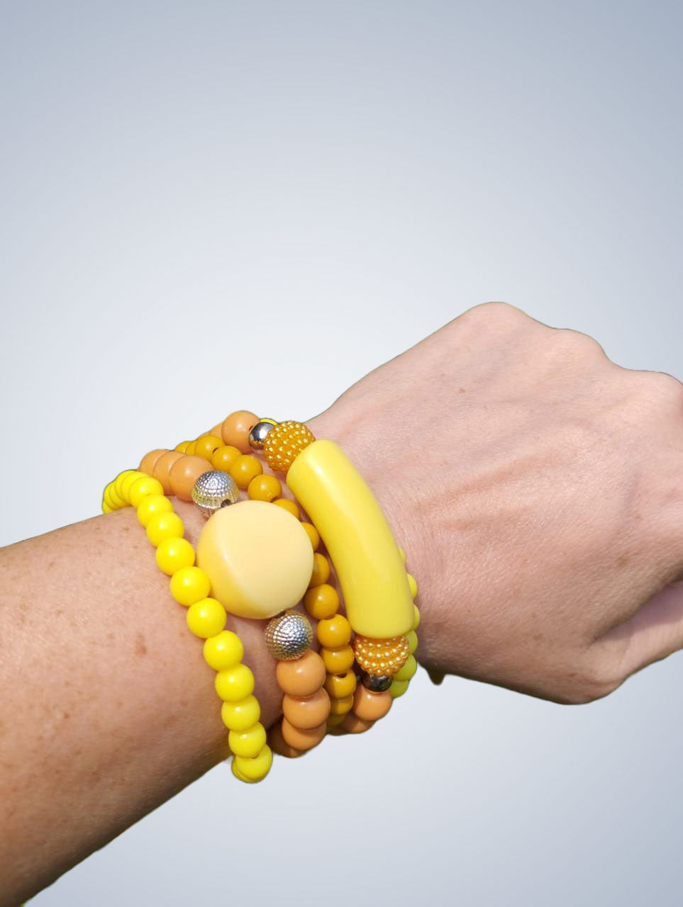 Mix de 5 pulseiras em tons de amarelo