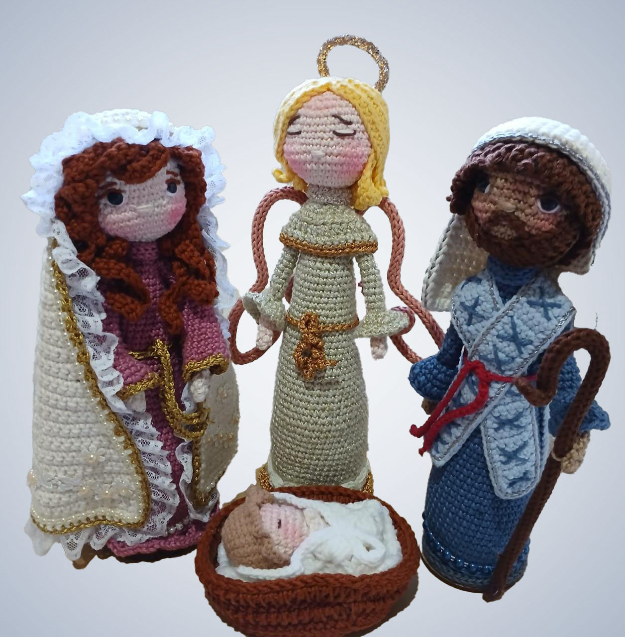 Nativity scene with angel in Amigurumi