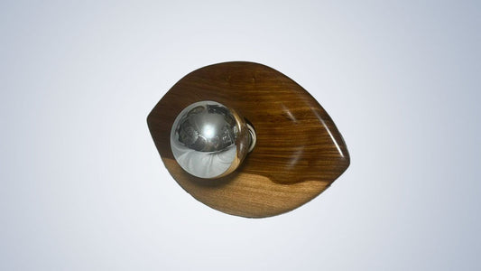 "Luz dos Olhos" lamp in Ipê