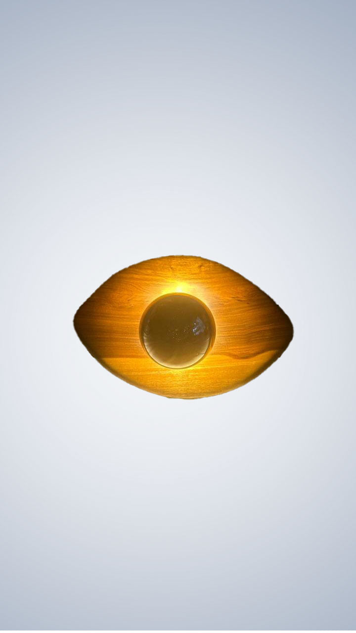 "Luz dos Olhos" lamp in Ipê