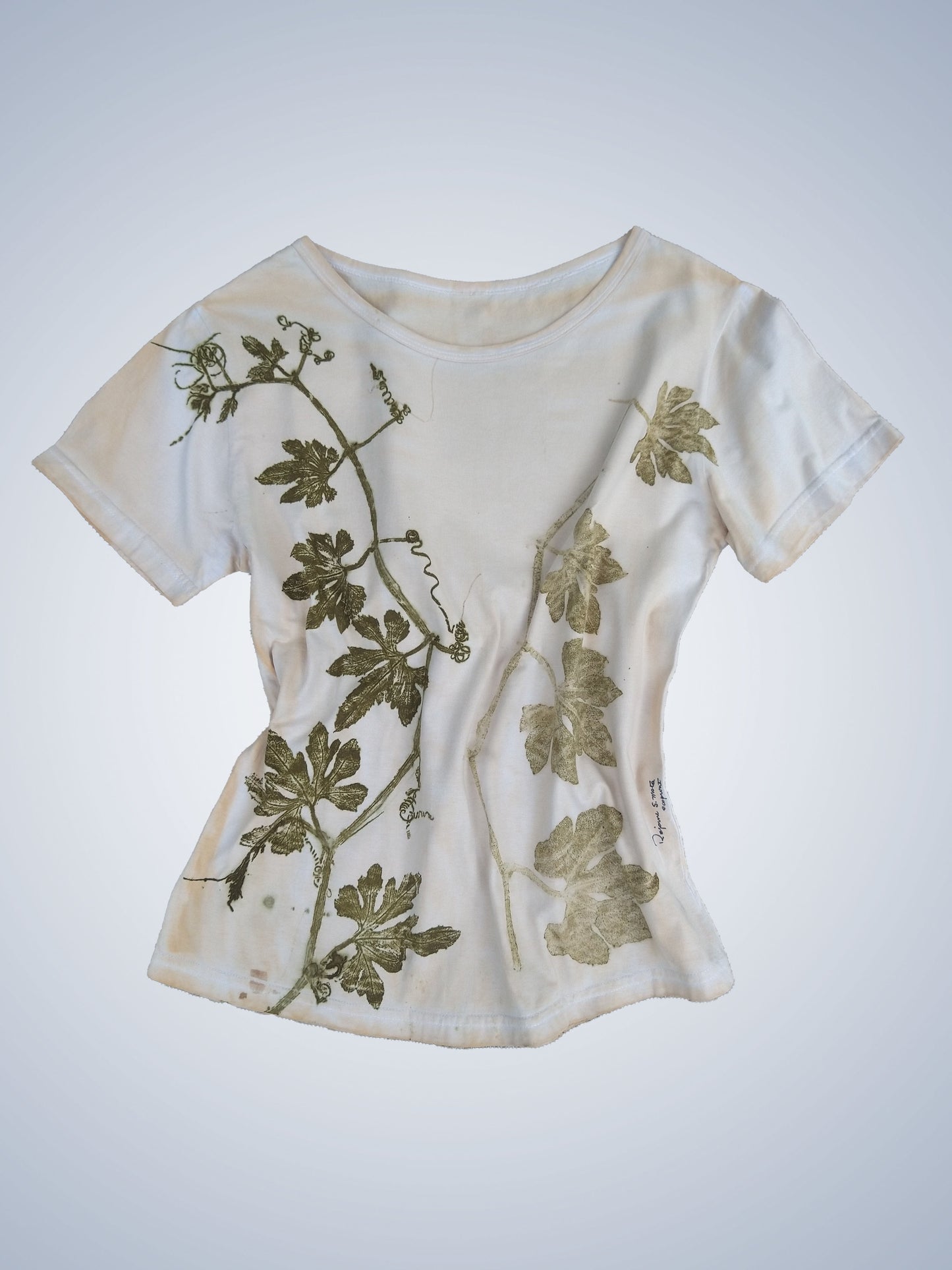 Camiseta em ecoprint "Natureza - Melão de São Caetano" - modelo baby look