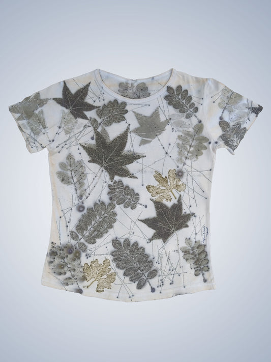 Camiseta em ecoprint "Natureza impressa" - modelo baby look