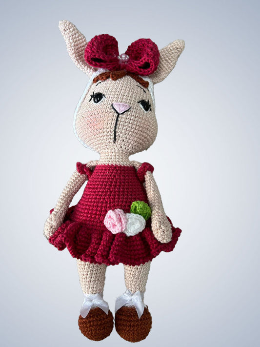 Coelha de vestido vermelho em Amigurumi