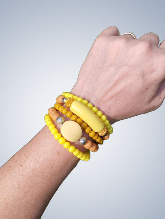 Mix de 5 pulseiras em tons de amarelo